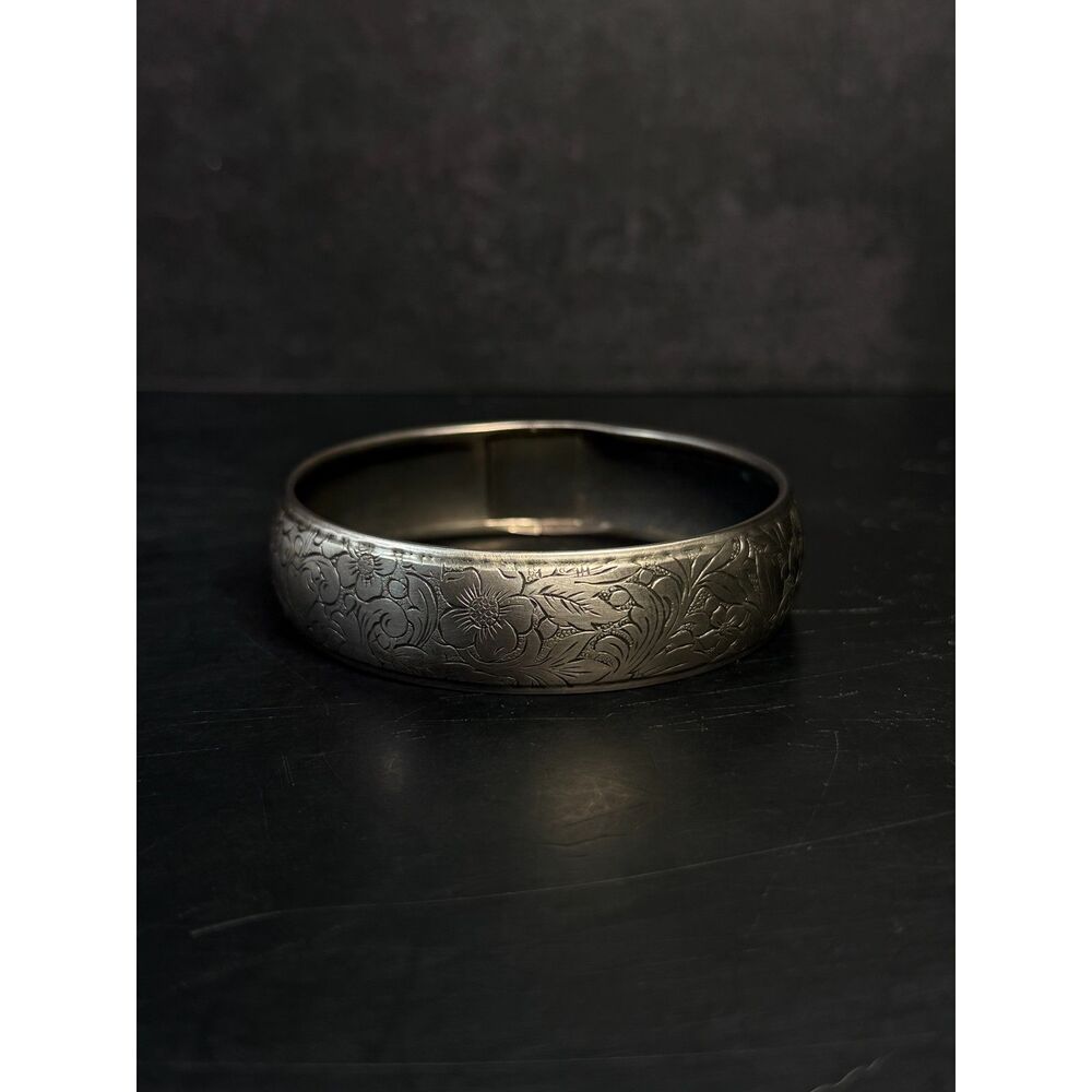 1980s Silvertone Floral Hinged Bangle Bracelet Size 7